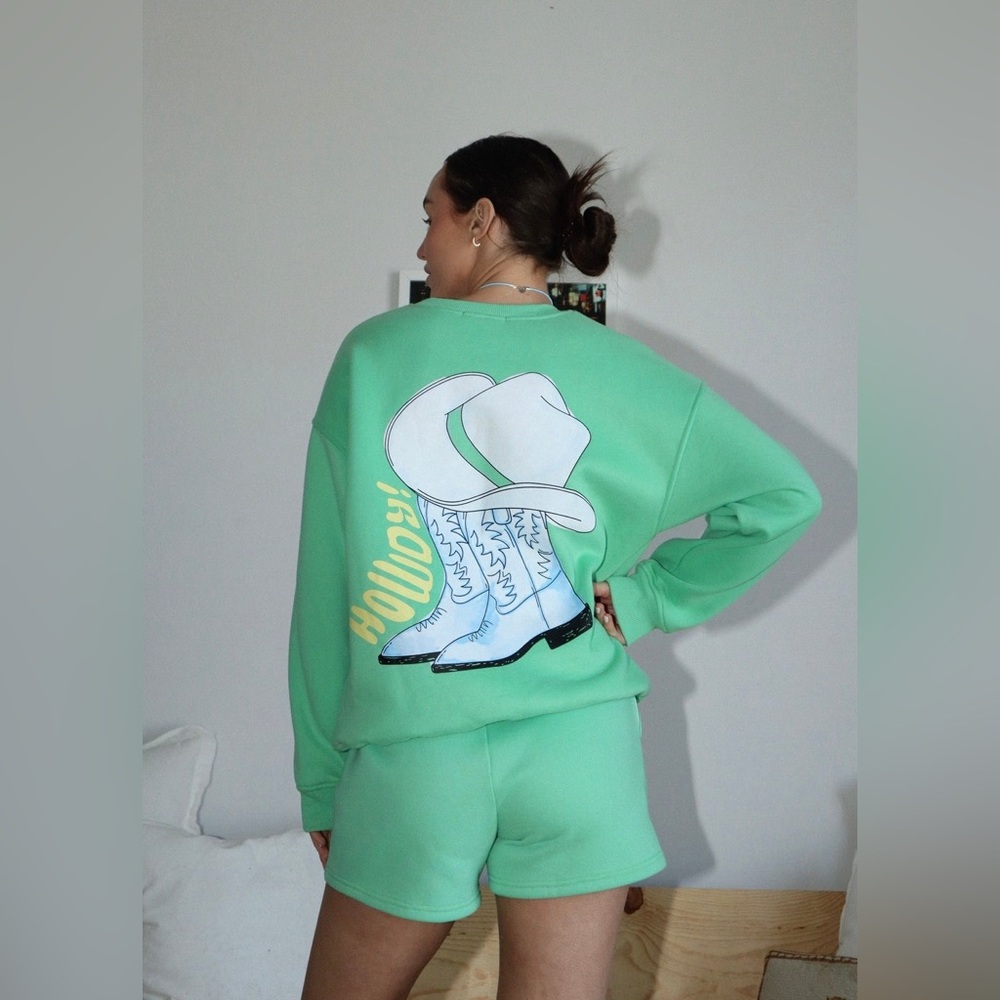 NWT howdy cowgirl green sweatshirt crewneck